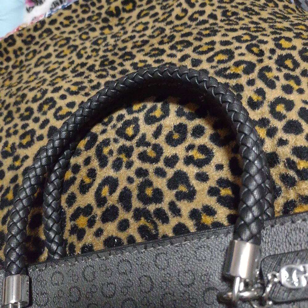 Guess  Women 's black shoulder bag without tags. Brand new.